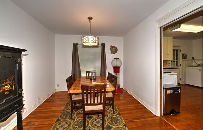 2 beds, 1 bath, $1,400, Unit UNIT # E