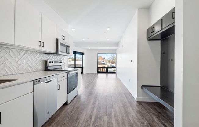 2 beds, 2 baths, 994 sqft, $1,750, Unit 202