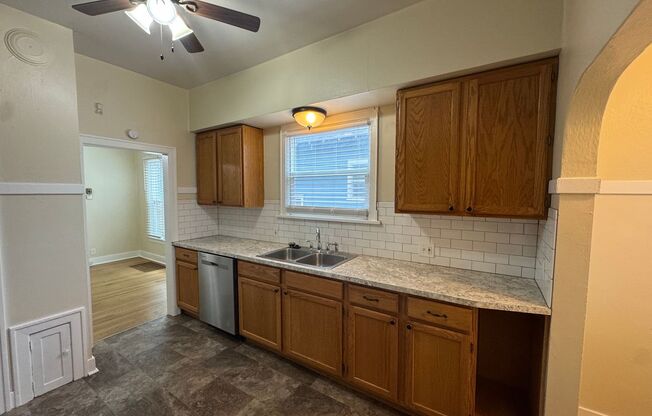 3 beds, 1 bath, 1,200 sqft, $1,495, Unit Unit A