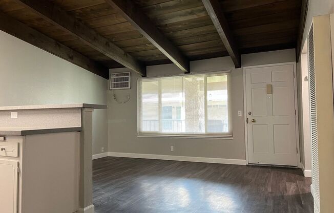 1 bed, 1 bath, 605 sqft, $1,200, Unit B40