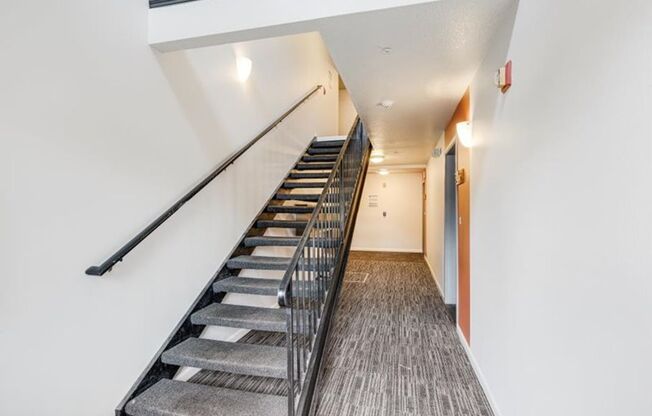 1 bed, 1 bath, 547 sqft, $1,350, Unit 32
