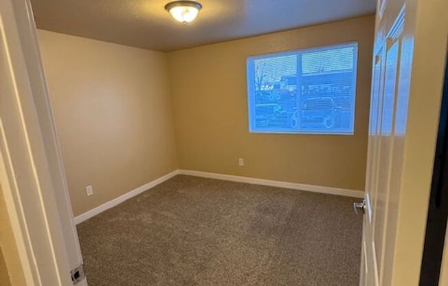 2 beds, 1 bath, 986 sqft, $1,599, Unit 183-108