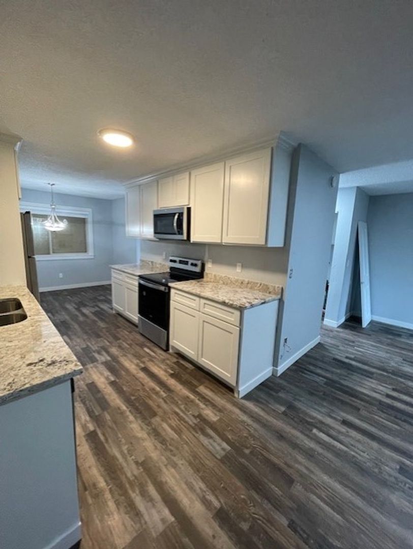 Beautiful Remodeled 3 bedroom 2.5 bathroom home waiting for you!