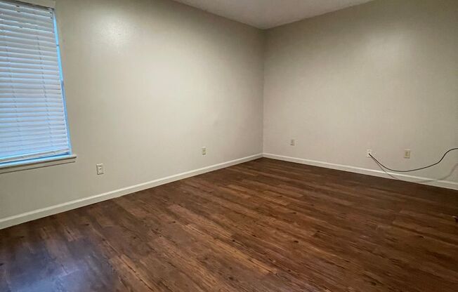 2 beds, 1 bath, 900 sqft, $925, Unit 2D