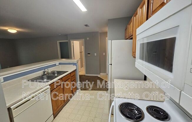 9811 CAMPUS WALK LN