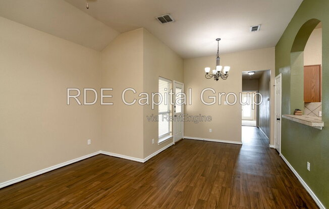 1301 RAVENWOOD DR