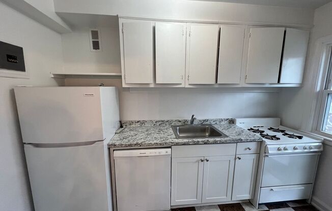 2 beds, 1 bath, $1,550, Unit Apt. 04