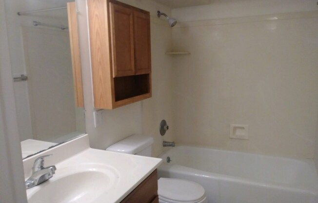 Creekside Townhomes (CT)