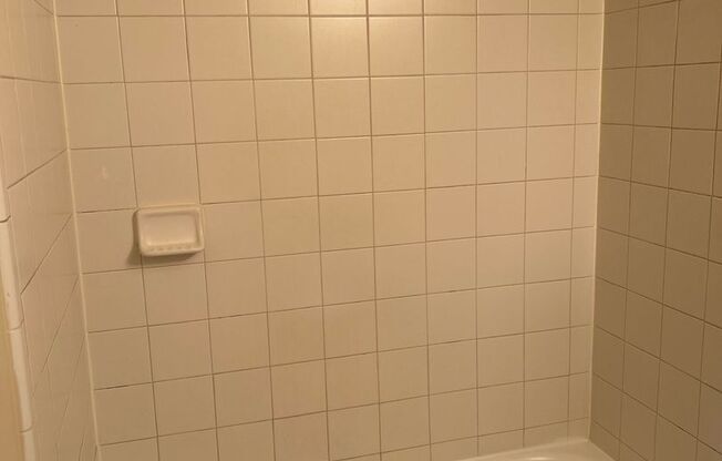 1 bed, 1 bath, 625 sqft, $1,275, Unit F11