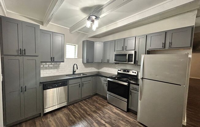 2 beds, 1 bath, 950 sqft, $1,495, Unit 207