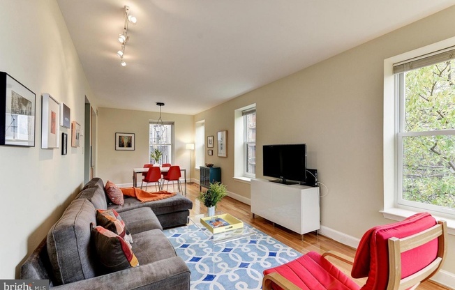 1733 20 ST NW