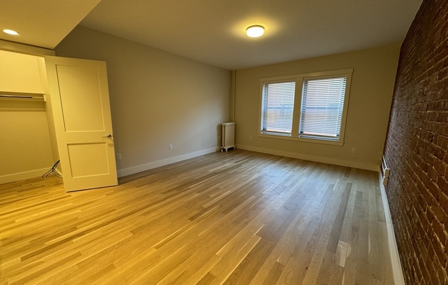 Studio, 1 bath, 450 sqft, $2,500, Unit 208