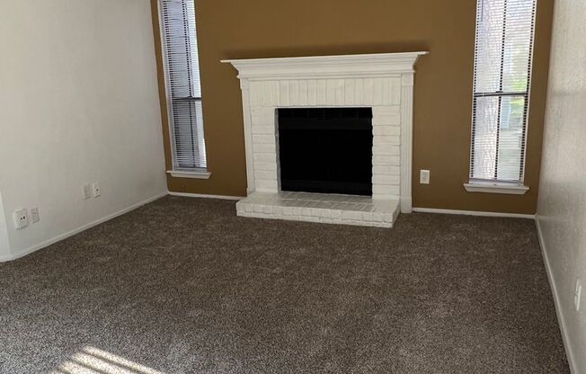 2 beds, 1 bath, 859 sqft, $1,050, Unit 01-005