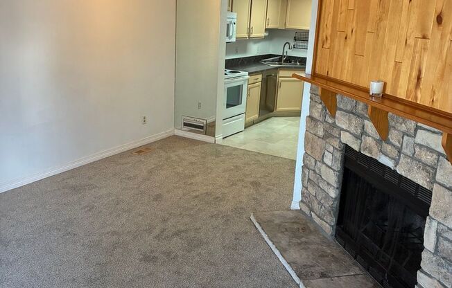 Charming 1 Bedroom, 1 Bathroom Available Immediately!