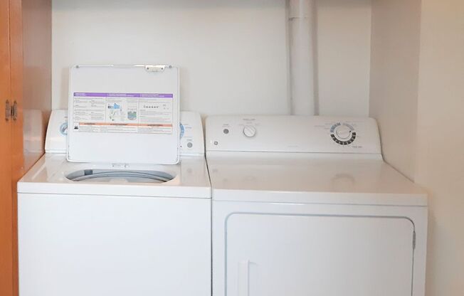 2 beds, 1 bath, 903 sqft, $1,250, Unit B-4