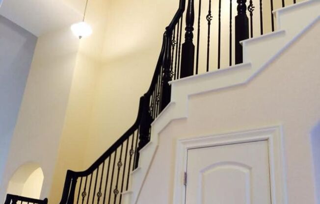 Make This Pflugerville Residence Your New Home!!