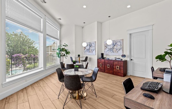 The Crossings at Chapel Hill Apartments in Pasco, Washington Business Center