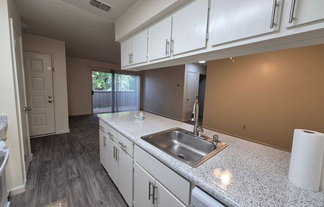 2 beds, 1 bath, 920 sqft, $1,800, Unit 55