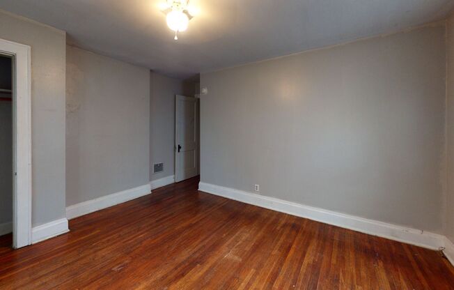 3 beds, 1 bath, $1,650, Unit 383