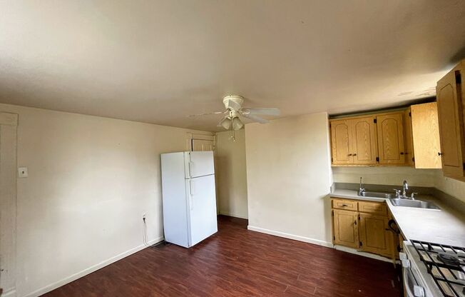 2 bed 1 bath - Greenfield, nice location, laundry included