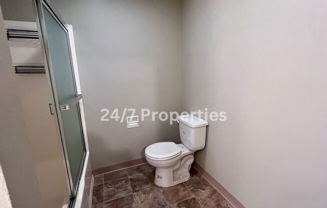 2 beds, 1 bath, $1,795, Unit 5273