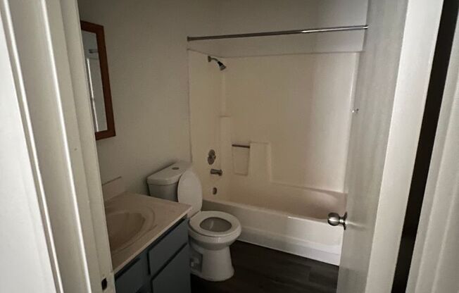 2 beds, 1 bath, $1,250, Unit D