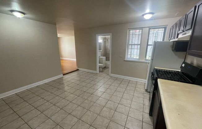 1 bed, 1 bath, $1,000, Unit 4850 #G1