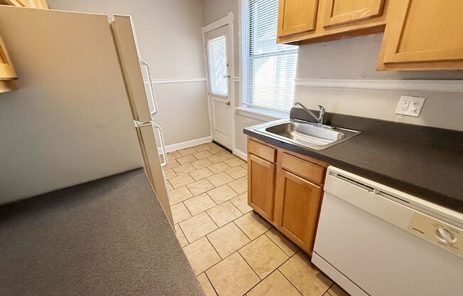2 beds, 1 bath, 850 sqft, $1,595, Unit 420-19