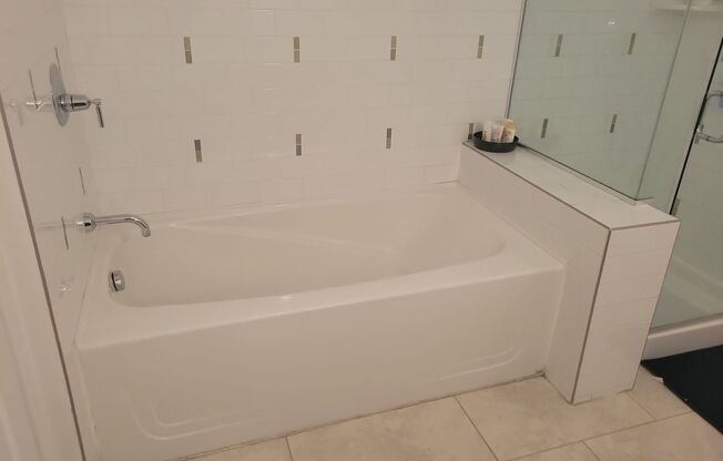 Studio, 1 bath, $1,600, Unit Unit #136