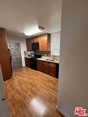 2 beds, 1 bath, 777 sqft, $2,400