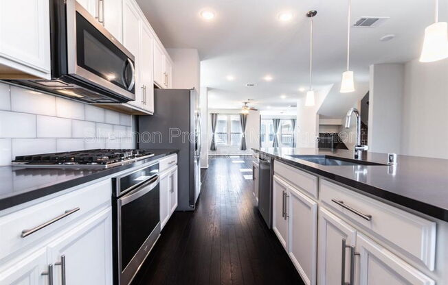 3108 ROSELAND TERRACE LN