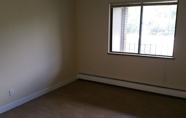 1 bed, 1 bath, $1,025, Unit 12