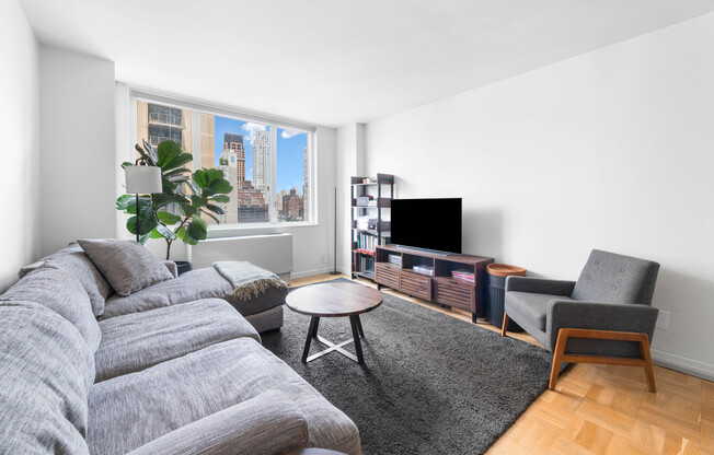 1 bed, 1 bath, $4,550, Unit 16D