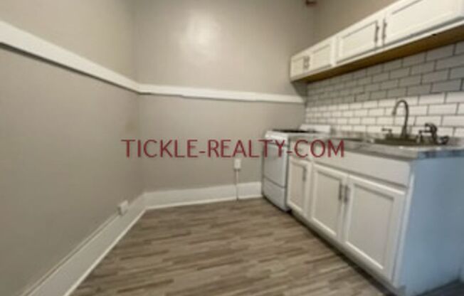 Studio, 1 bath, $795, Unit 3