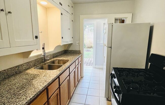 2 beds, 1 bath, $1,150