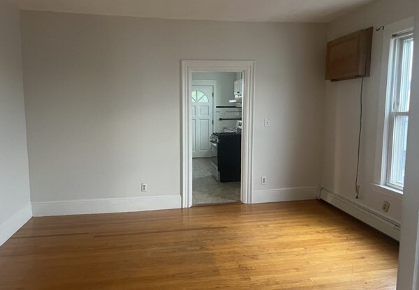 1 bed, 1 bath, 700 sqft, $2,100, Unit 3