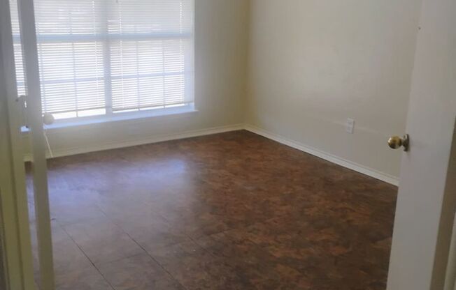 Beautiful 4 Bedroom 2 Bathroom in Rowlett!
