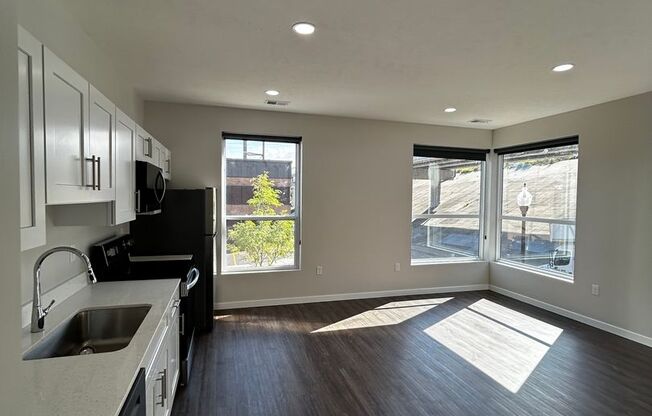 2 beds, 2 baths, 915 sqft, $1,595, Unit 226 - B915 Corner Unit