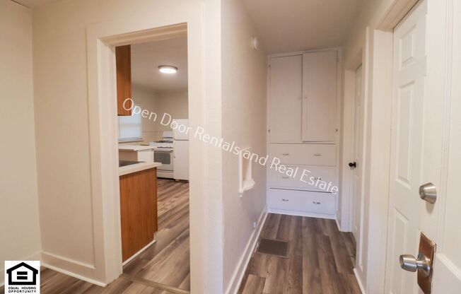 1 bed, 1 bath, 890 sqft, $795, Unit 2418 Crescent Ave - Unit 2