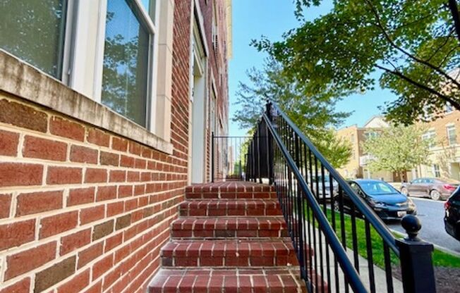 Large Townhome with Garage - Lovely Gaithersburg Living