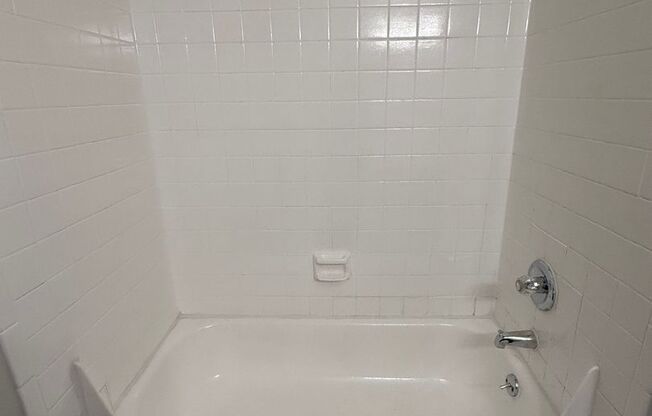 2 beds, 1 bath, 775 sqft, $890, Unit 364I