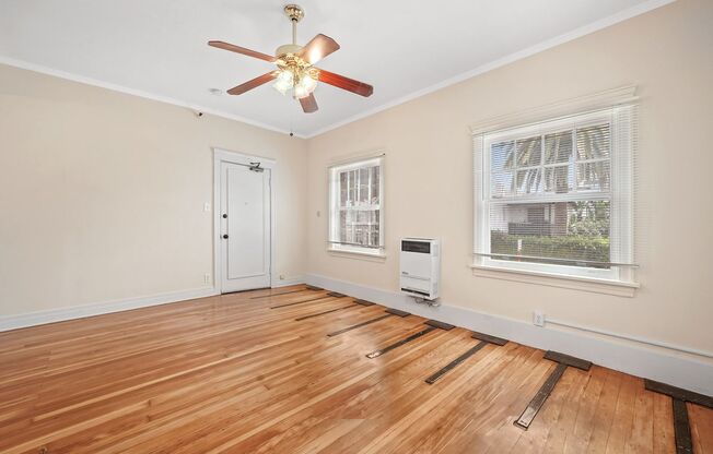 1611 Schrader Apartments (#810)