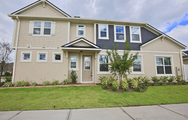 Beautifully Appointment 3/2 Modern Townhome with a Paved Courtyard and a Detached 2 Car Garage in the Desirable Community of Randal Park - Orlando!