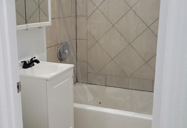 1 bed, 1 bath, 474 sqft, $1,737.08, Unit 17