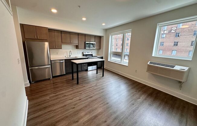 1 bed, 1 bath, 544 sqft, $1,340, Unit 305