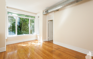 900 West Newport Avenue