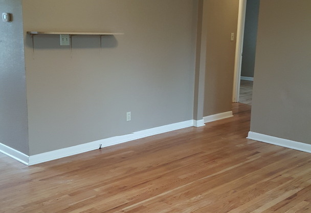 2 beds, 1 bath, $995