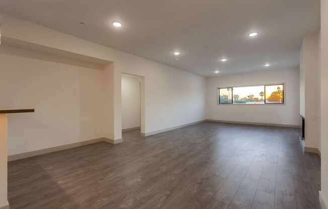 Camarillo Street (#477)