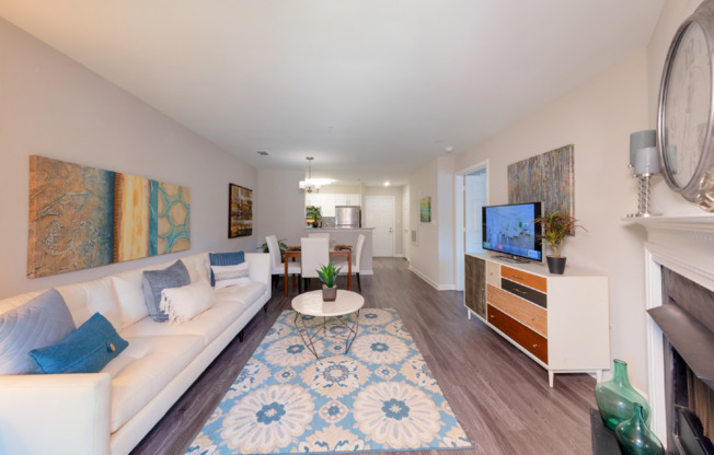 2 beds, 2 baths, 1,093 sqft, $2,450, Unit 141RT-402