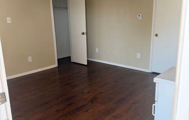 4521 Columbia Apartmetns